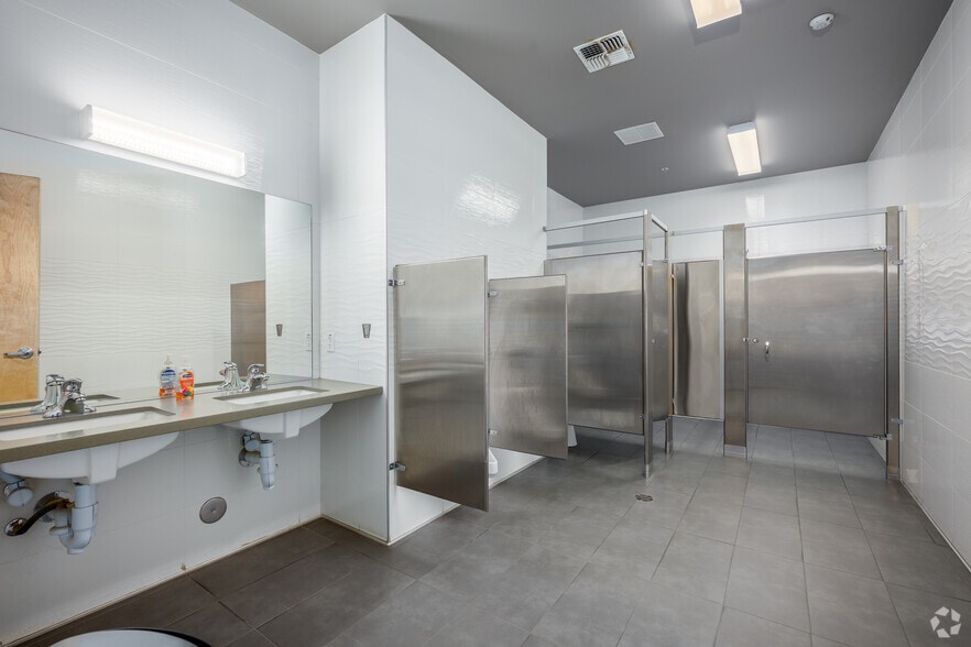 More Photos Of 509 Bush St, Woodland Office For Sale