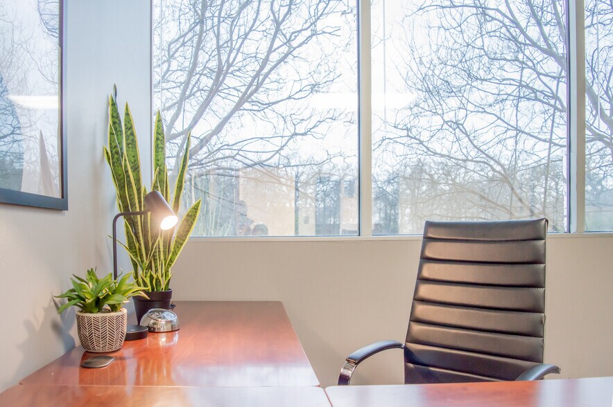 More Photos Of 1701 W Northwest Hwy, Grapevine Coworking Space