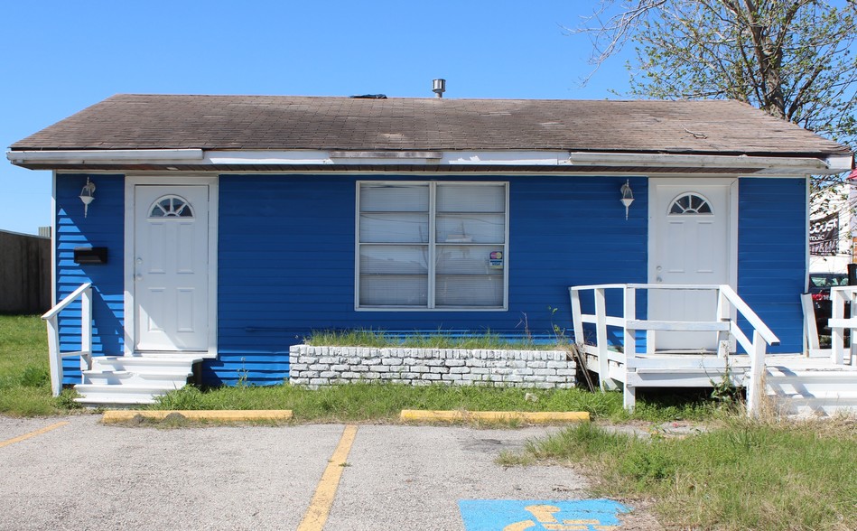 More Photos Of 932 S Broadway St, La Porte Storefront Retail Office For Sale