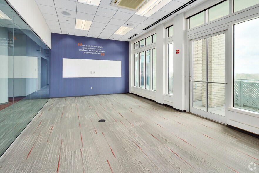 More Photos Of 2000 Duke St, Alexandria Office For Sale