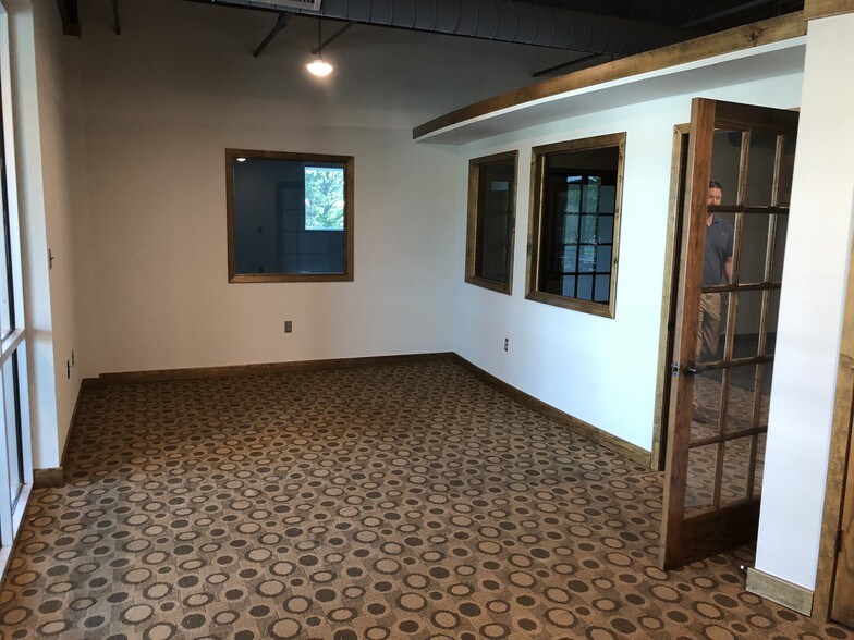 More Photos Of 3155 N College Ave, Fayetteville Storefront Retail Office For Lease