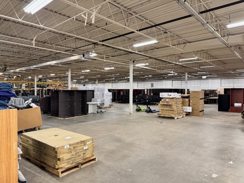 More Photos Of 3448 Shelby St, Indianapolis Flex For Sale