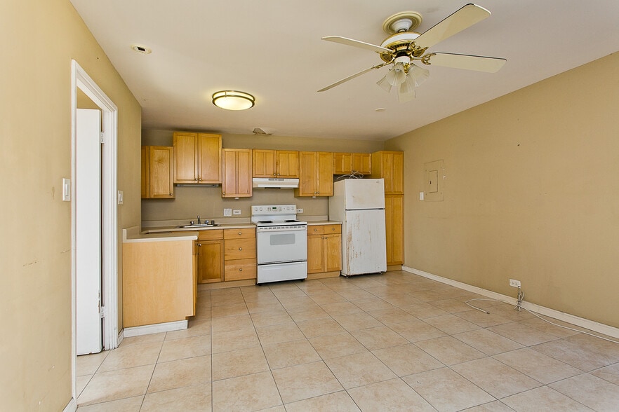More Photos Of 1021 N King St, Honolulu Storefront For Sale