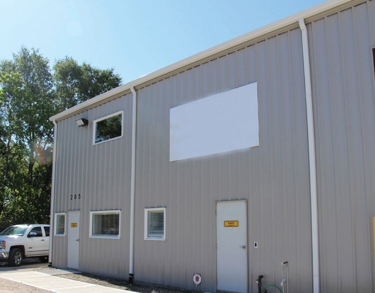 More Photos Of 205 E Wallisville Rd, Highlands Warehouse For Lease