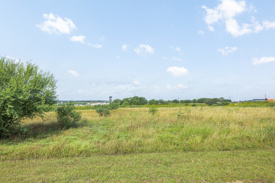 More Photos Of TBD U.S. 183, Gonzales Land For Sale