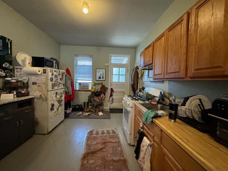 More Photos Of 2019 N Damen Ave, Chicago Storefront Retail Residential For Sale