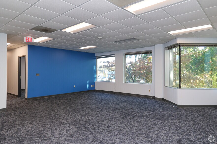 More Photos Of 7500 E Independence Blvd, Charlotte Unknown For Lease