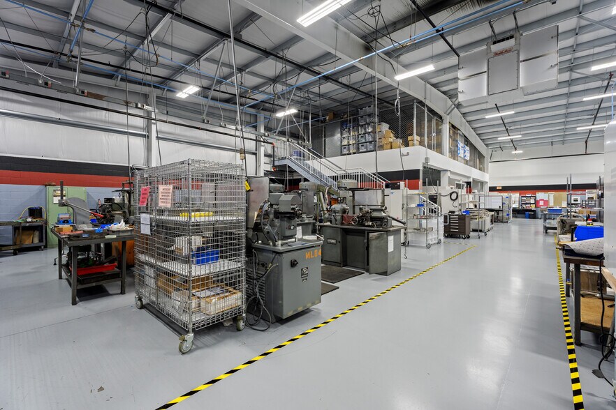 More Photos Of 2 Fox Hollow Rd, Oxford Manufacturing For Sale