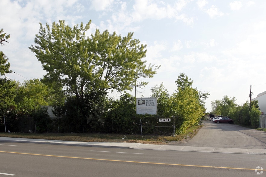 Primary Photo Of 3611 Erindale Station Rd, Mississauga Manufacturing For Sale