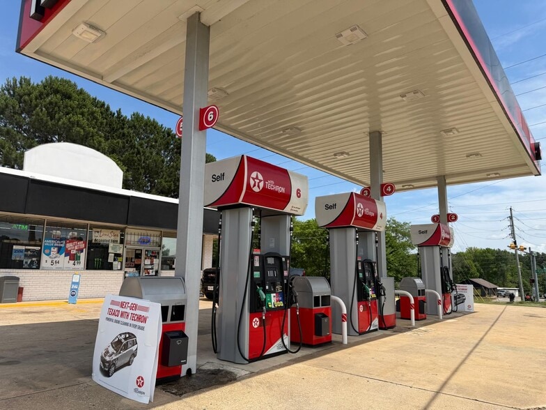 More Photos Of 4700 Judson Rd, Longview Convenience Store For Sale