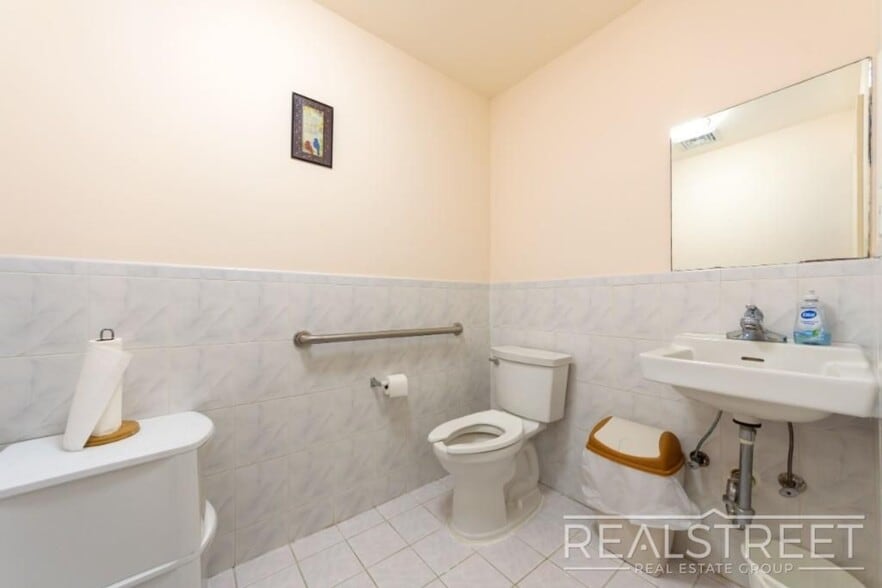 More Photos Of 90 Moore St, Brooklyn Apartments For Sale