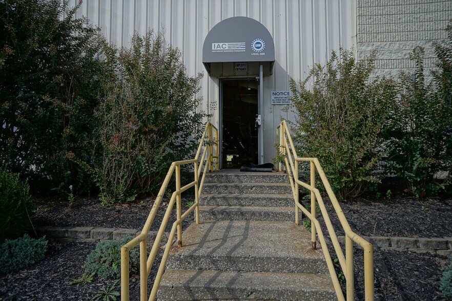More Photos Of 850 Industrial Rd, Madisonville Manufacturing For Lease