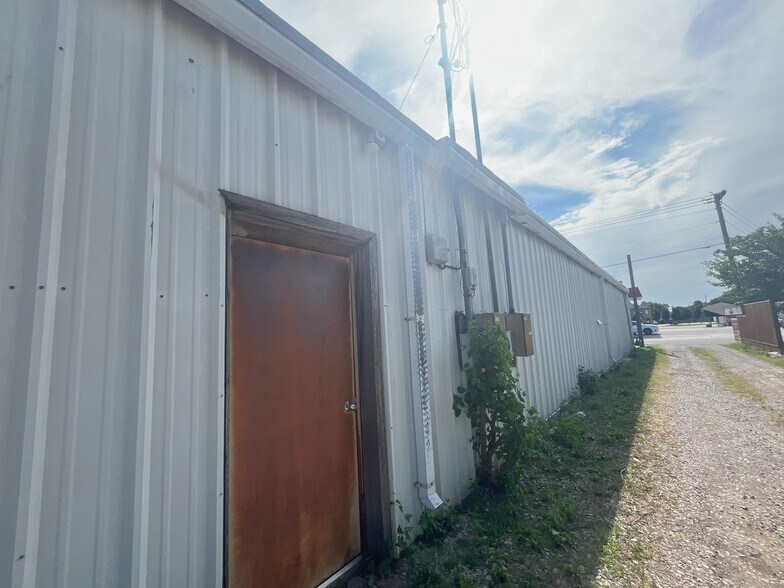 More Photos Of 7926 N May Ave, Oklahoma City Storefront Retail Office For Lease