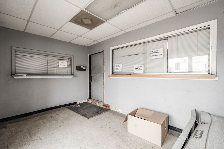 More Photos Of 2133 Shaver St, Pasadena Distribution For Sale