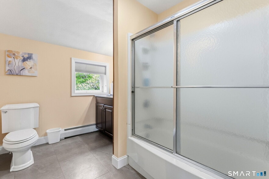 More Photos Of 139 Riverside Dr, Thompson Freestanding For Sale