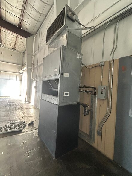 More Photos Of 650 6th St SW, Winter Haven Manufacturing For Lease