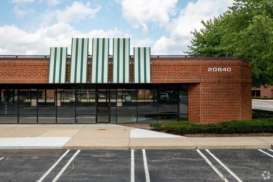 More Photos Of 20840 Lahser Rd, Southfield Storefront For Lease