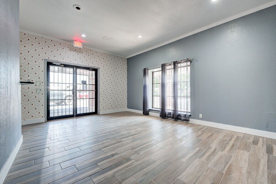 More Photos Of 7917 N May Ave, Oklahoma City Freestanding For Sale