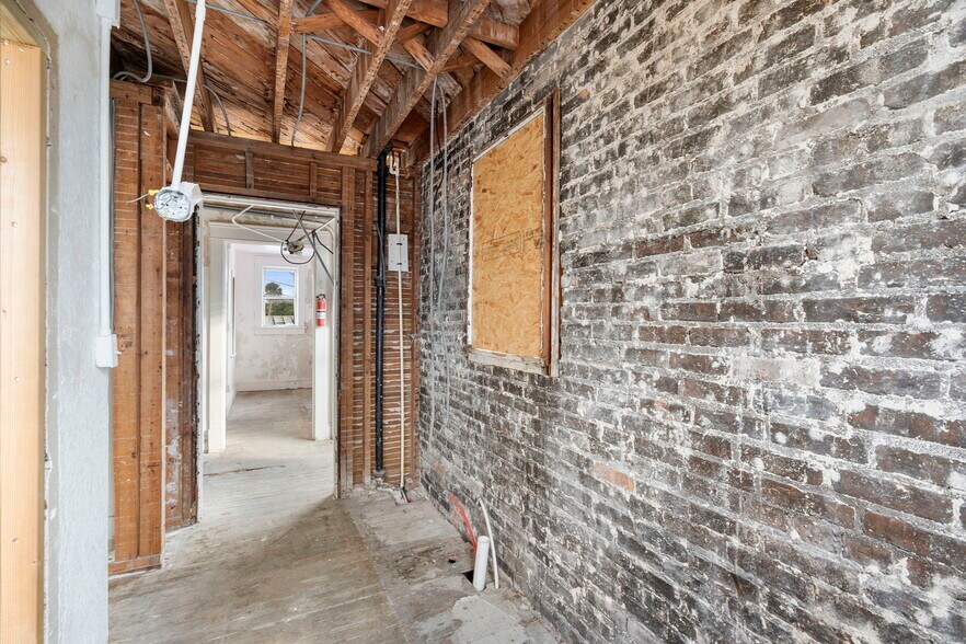 More Photos Of 204 Magnolia St, New Smyrna Beach Restaurant For Sale
