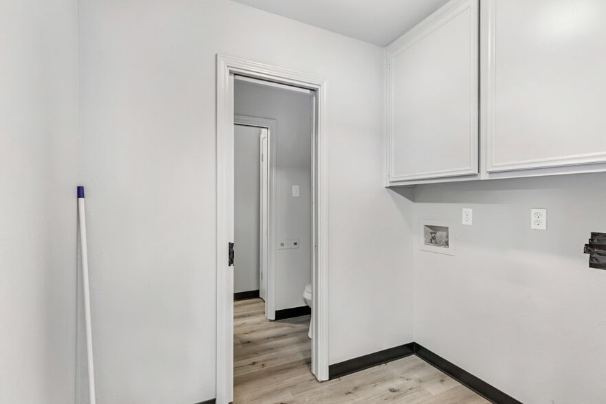 More Photos Of 1725 Northpark Dr, Kingwood Auto Repair For Sale