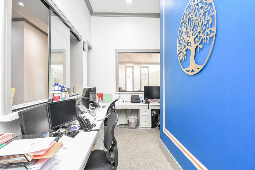 More Photos Of 8703 Meadowcroft Dr, Houston Medical For Lease