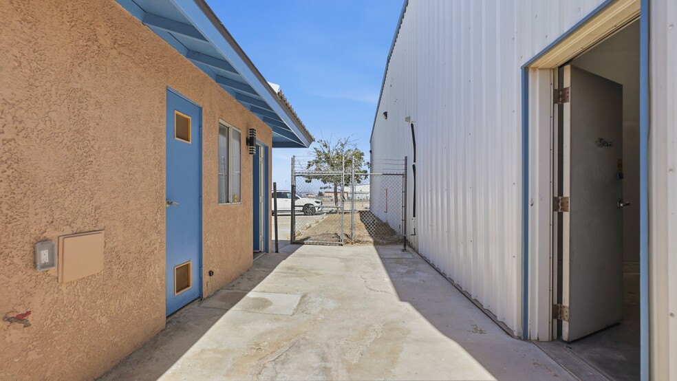More Photos Of 9253 Cassia Rd, Adelanto Warehouse For Lease