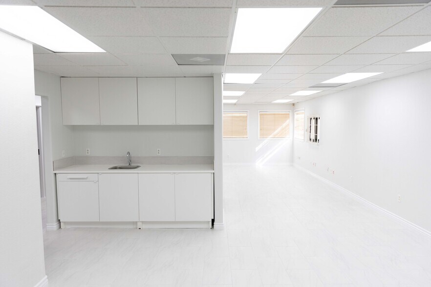 More Photos Of 12582 Garden Grove Blvd, Garden Grove Medical For Lease