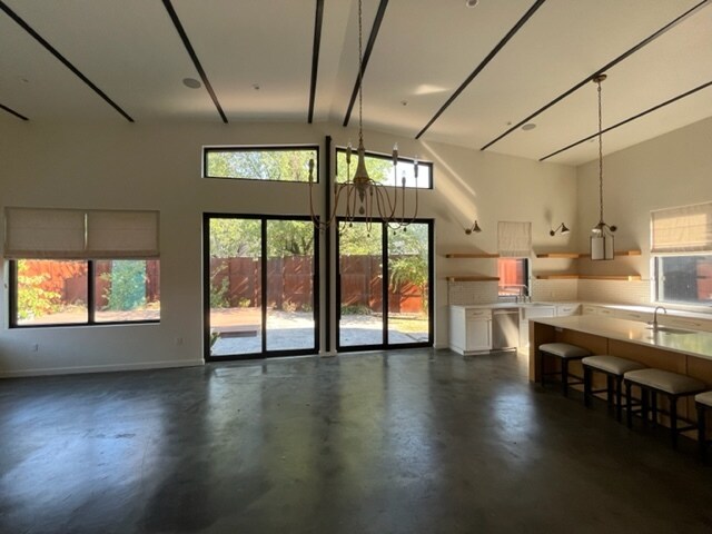 More Photos Of 4780 Iberia Ave, Dallas Showroom For Lease