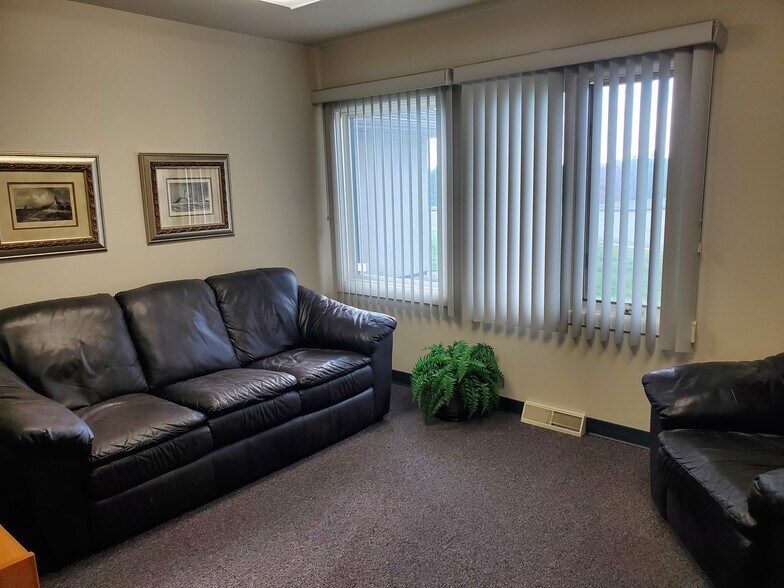 More Photos Of 7857 Enon Dr, Hollins Medical For Sale