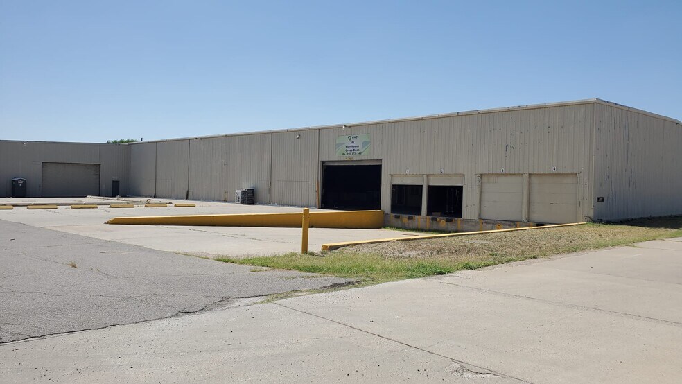 More Photos Of 110 W Borderland Rd, El Paso Warehouse For Lease