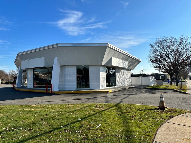 More Photos Of 3850 Veterans Memorial Hwy, Bohemia Fast Food For Lease