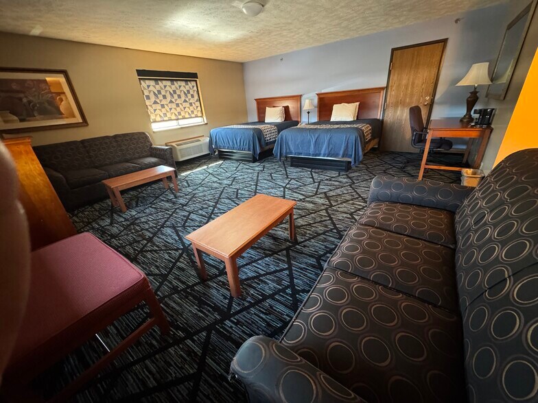 More Photos Of 1701 31st St, Central City Hotel For Sale