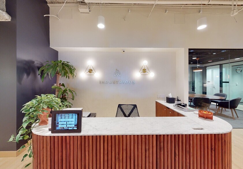 Primary Photo Of 233 S Wacker Dr, Chicago Coworking Space