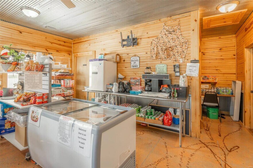 More Photos Of 307 E State St, Delta Flex For Sale