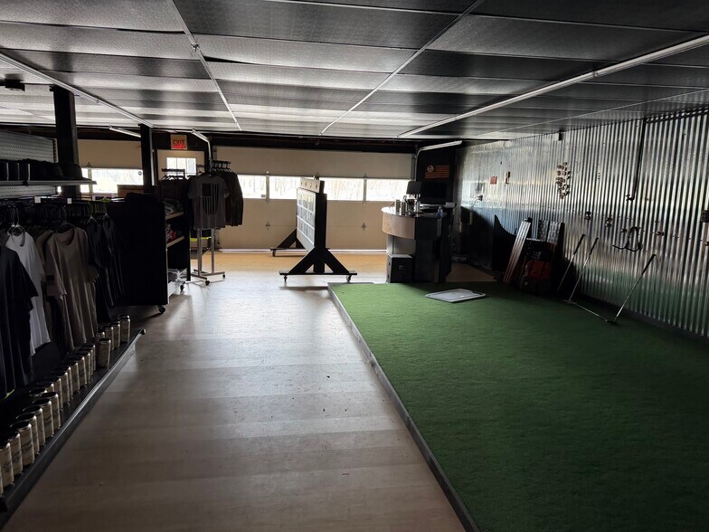 More Photos Of 7651 Seneca St, East Aurora Flex For Lease