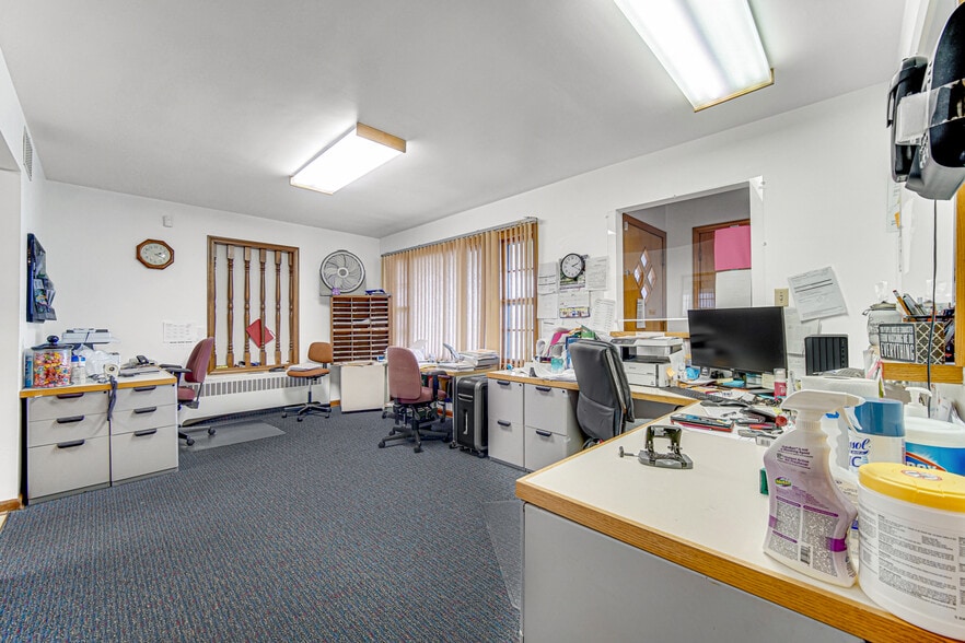 More Photos Of 2331 45th St, Highland Medical For Sale