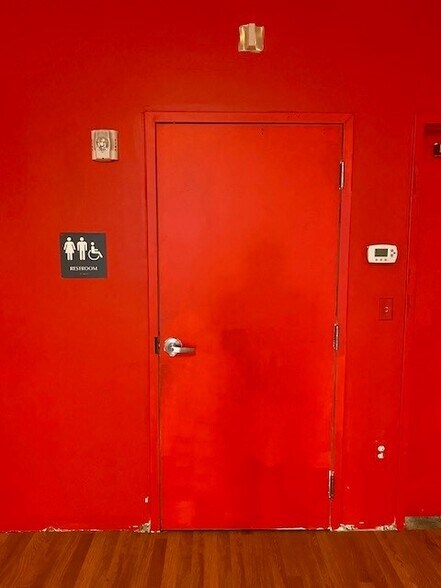 More Photos Of 1123 E Main St, Bridgeport Apartments For Lease