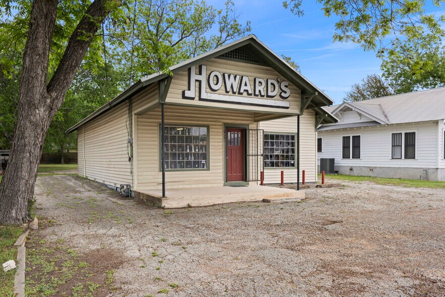 More Photos Of 1375 W San Antonio St, New Braunfels Freestanding For Sale