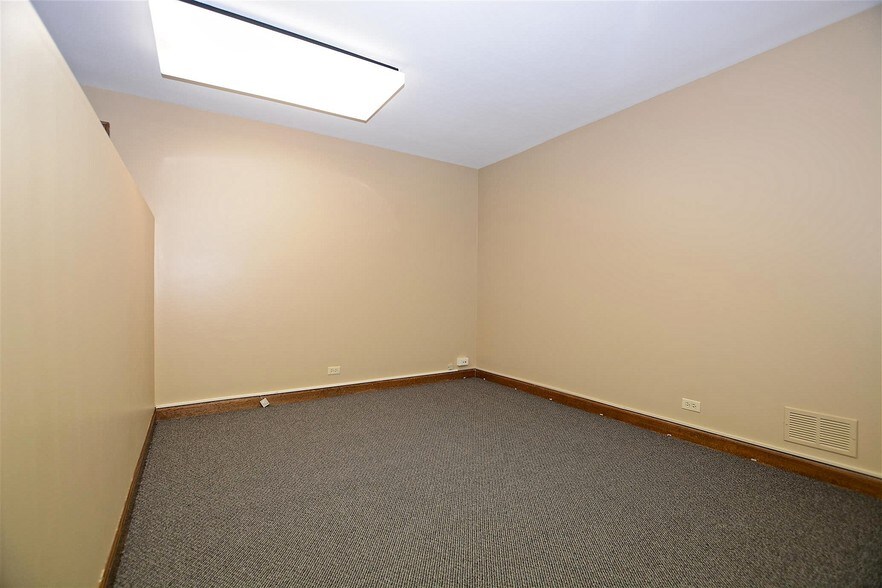 More Photos Of 1626 W Colonial Pky, Inverness Office For Sale