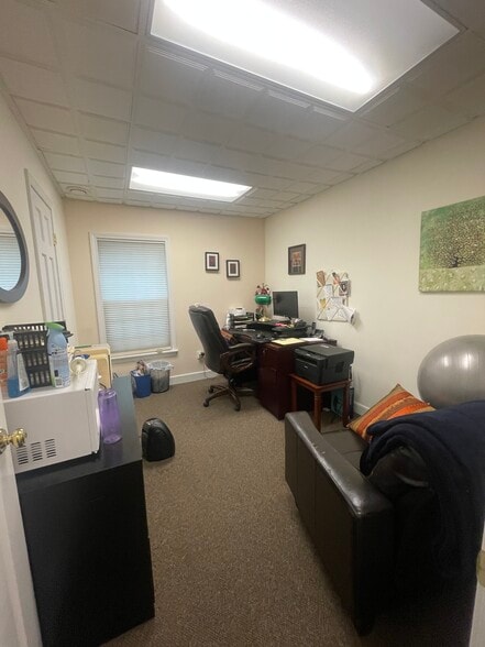 More Photos Of 33 Bedford St, Lexington Medical For Sale