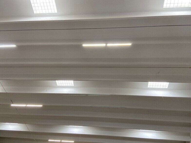 More Photos Of 2741 W 76th St, Hialeah Warehouse For Lease