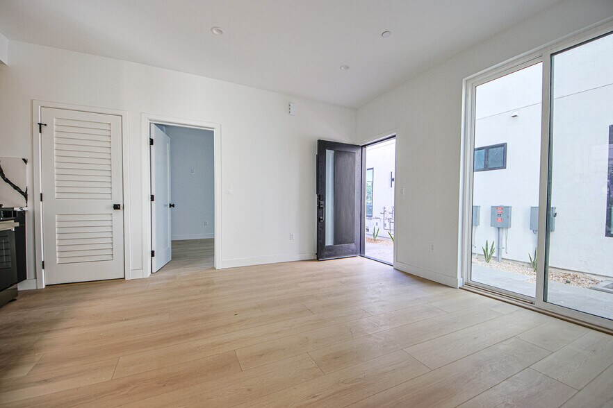 More Photos Of 6401 Odessa Ave, Lake Balboa Multifamily For Sale