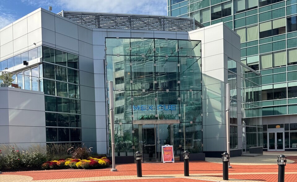 More Photos Of 15 Harbor Point Rd, Stamford Restaurant For Lease