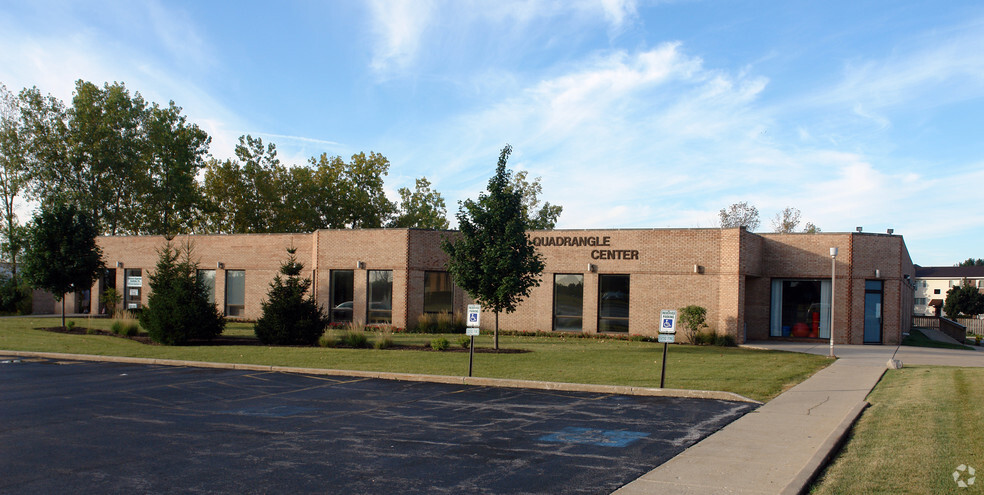 Primary Photo Of 391 Quadrangle Dr, Bolingbrook Office For Lease