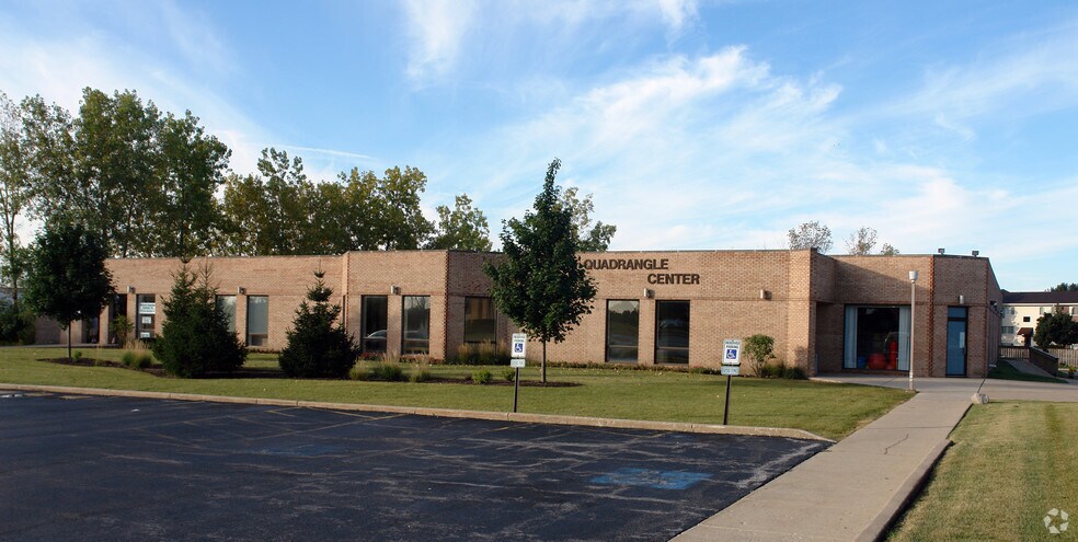 Primary Photo Of 391 Quadrangle Dr, Bolingbrook Office For Sale