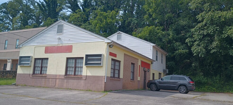 More Photos Of 5105 Melrose Ave NW, Roanoke Freestanding For Sale