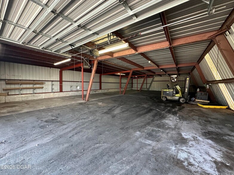 More Photos Of 3236 W 20th St, Joplin Industrial For Sale
