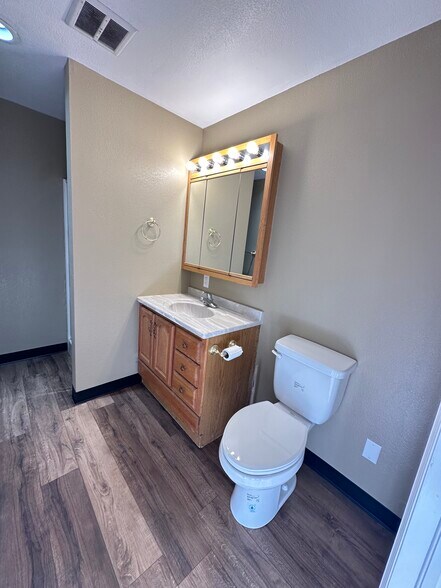 More Photos Of 5920 W Yellowstone Hwy, Casper Warehouse For Lease