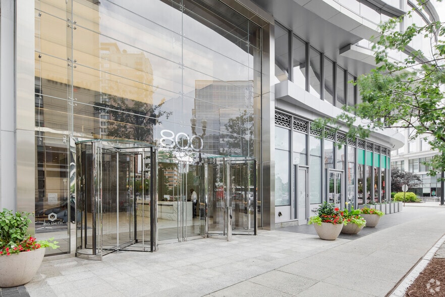 More Photos Of 800 N Glebe Rd, Arlington Office For Lease