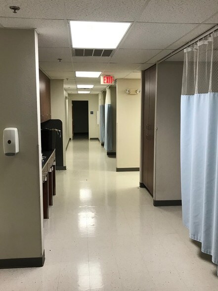 More Photos Of 2101-2135 Riverwalk Dr, Moore Unknown For Lease